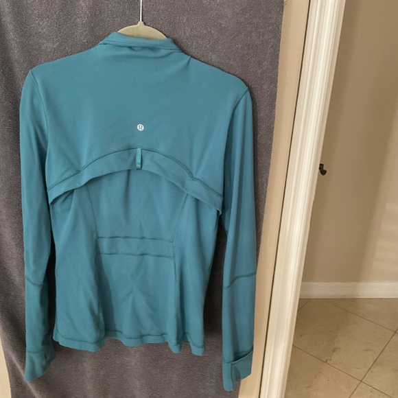 Size 10 like new Lulu Define Jacket - Picture 3 of 3